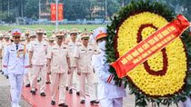 Đoàn đại biểu Đảng ủy Công an Trung ương vào Lăng viếng Chủ tịch Hồ Chí Minh