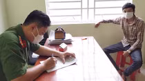 Đốt nhà vì cha mẹ không cho tiền