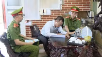 Muôn kiểu "tín dụng đen" khiến người dân lao đao