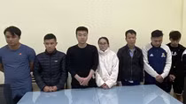 Lợi dụng đêm mưa bão lập chiếu bạc