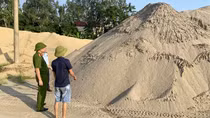 Hà Nội: Phát hiện nhiều bãi tập kết cát lậu