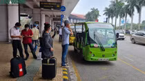 Chấn chỉnh hoạt động của xe điện tại sân bay Nội Bài