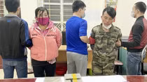 "Tha mồi" lúc chạng vạng tối