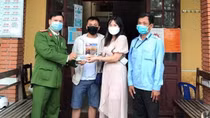 Người đạp xích lô trả lại tiền đánh rơi cho du khách Mỹ