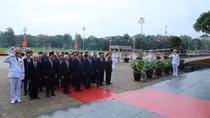 Lãnh đạo Đảng, Nhà nước, Bộ Công an vào Lăng viếng Chủ tịch Hồ Chí Minh