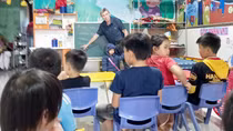 Cô giáo M’nông đưa ngoại ngữ đến với đại ngàn