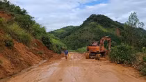 Khắc phục sạt lở hàng nghìn khối đất, đá trên đường Hồ Chí Minh