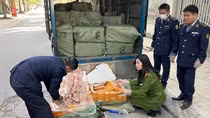 Tạm giữ gần 2 tấn nầm lợn và tràng trứng gà không rõ xuất xứ