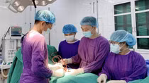 Vì sao bé trai 10 tháng tuổi phải cắt tinh hoàn?