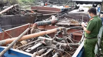 Bắt quả tang 2 phương tiện khai thác cát trái phép trên Sông Tiền