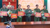 Công an Đắk Nông trao thưởng cho các đơn vị có thành tích xuất sắc