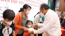 Đem cái Tết đầm ấm đến đồng bào dân tộc thiểu số ở quận 6