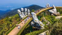Lãi một lo mười cho du lịch