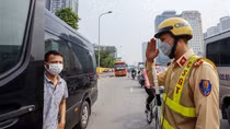 Hàng loạt xe khách vi phạm bị "mắt thần di động" của CSGT bắt tại trận