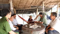 Tặng quà tri ân các Mẹ Việt Nam anh hùng và gia đình chính sách