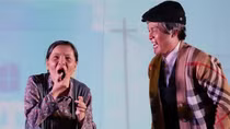 Sân khấu bình thường mới và câu hỏi âu lo cũ