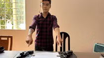 "Hot boy" lên mạng mua đồ về chế tạo súng Rulo đem bán