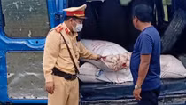 Phát hiện 2 vụ vận chuyển mỡ động vật không rõ nguồn gốc