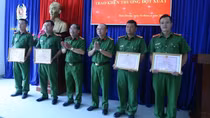 Khen thưởng Ban chuyên án bắt nhóm đối tượng dùng súng bắn chết người