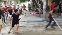 Mâu thuẫn làm ăn chung, nhóm côn đồ truy sát cả phòng trọ