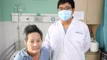 Suýt phải cắt bỏ chân trái vì bị vi khuẩn hiếm gặp tấn công vết trầy xước ngoài da