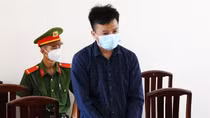 Chém anh ruột vì tiền hỗ trợ COVID