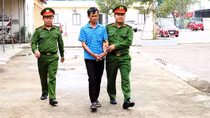 Giao cấu làm cháu bé hơn 14 tuổi mang thai rồi bỏ trốn lên rừng làm nương, rẫy