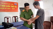 Bắt giam người cha bạo hành con đẻ 6 tuổi