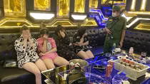 8 nam, nữ phê ma túy trong quán karaoke KING 365