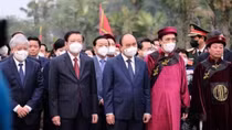 Dâng hương tưởng niệm các Vua Hùng
