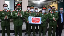 Thứ trưởng Lê Quốc Hùng thăm hỏi, động viên Công an xã vùng biên giới