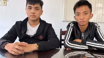 Mâu thuẫn trước cổng trường, vác dao rượt chém người