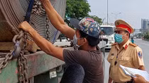 Ngăn tai nạn từ "hung thần" chở… sắt cuộn