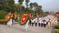 Lãnh đạo TP Hồ Chí Minh dâng hương tưởng niệm các Anh hùng Liệt sĩ