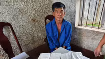 Ập vào nhà hoang vây bắt kẻ "cõng" 4 bánh heroin từ Lào về Việt Nam
