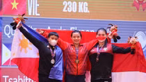 Đô cử Việt Nam lập hat-trick kỷ lục tại hạng cân 64 kg