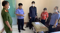 Chi cục trưởng và thủ quỹ cấu kết "nuốt" tiền thi hành án của đương sự