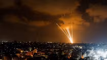 Israel hứng mưa rocket sau loạt không kích dải Gaza