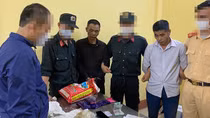 Hai đối tượng bị bắt cùng hơn 5.000 viên ma túy giấu trong bao gạo