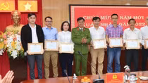 Tặng giấy khen cho nhiều tập thể, phóng viên có thành tích trong công tác tuyên truyền