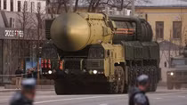 Đoàn xe tên lửa hạt nhân lăn bánh trong đêm giữa thủ đô Moscow