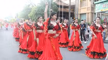 Rực rỡ sắc màu lễ hội đường phố Festival Huế 2022