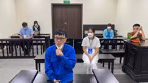 Lấy cắp thông tin cá nhân mà doanh nghiệp lưu trữ để bán