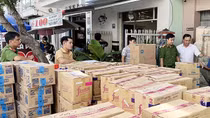 Phát hiện kho chứa hàng hóa nghi nhập lậu