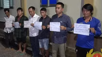 Nhóm cho vay lãi nặng ném mắm tôm vào nhà dân