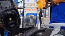 Xăng tăng gần 1.000 đồng/lít