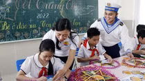 Lời chúc tuổi thơ trong chiếc đèn tháng Tám