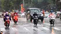 Miền Bắc trời mát, có mưa to; miền Trung nóng trên 35 độ C