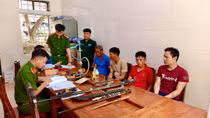 Con nghiện trang bị "hàng nóng" canh gác điểm bán lẻ ma tuý