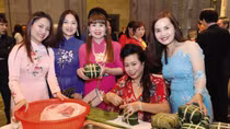 Tết còn những cuộc thiên di